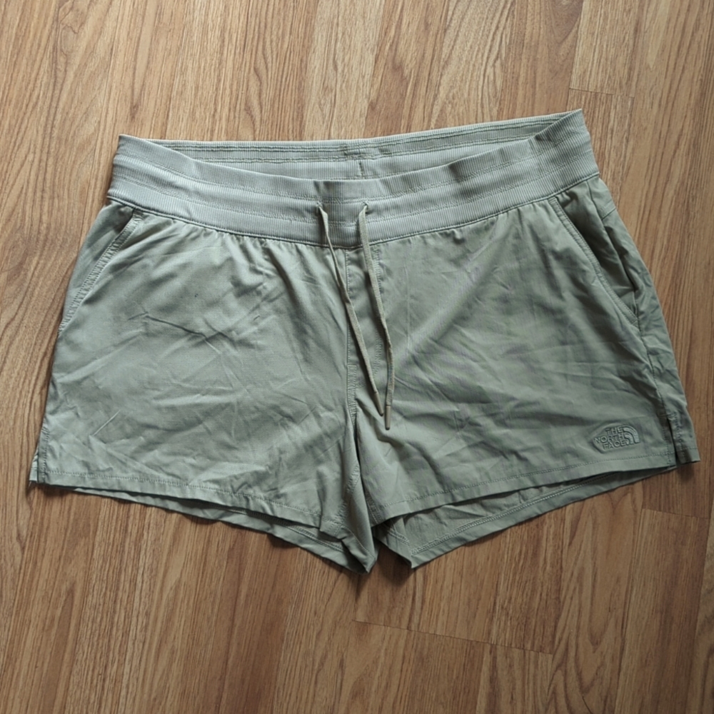 Salvage Standard Fit The North Face Shorts